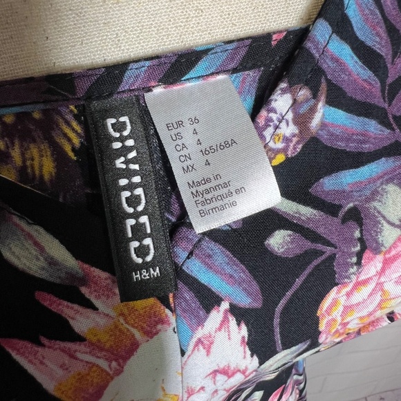 🔥2/$10|•DIVIDED•| Tropical Floral Romper Size 4 Small - Picture 6 of 10